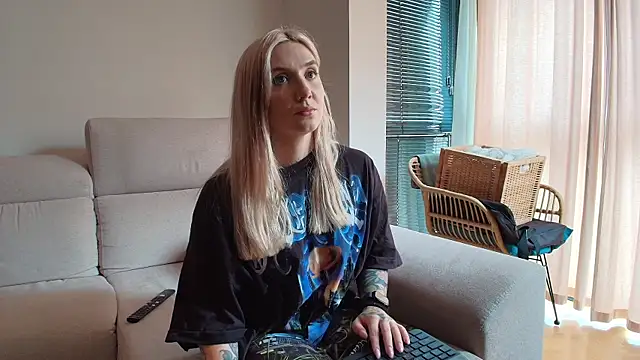 tattoobbgirl online show from April 2026 01:15:02 PM