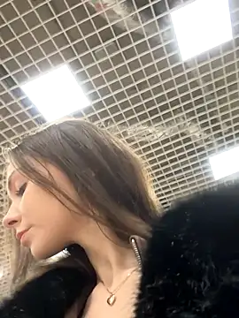 MilaBee online show from January 2026 10:28:02 AM