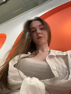 Snapshot of MilaBee chatting on July 2026 11:50:01 AM MilaBee online show from July 2026 11:50:01 AM