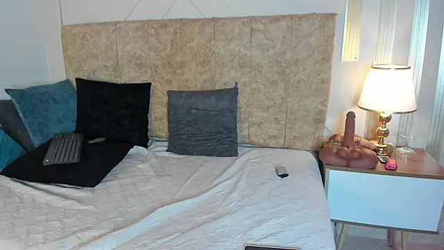 angelinarouse  online show from November 2025 04:51:01 PM