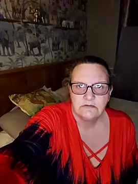 Snapshot of MissQueenBeex chatting on April 2026 08:06:02 PM MissQueenBeex online show from April 2026 08:06:02 PM