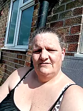 Snapshot of MissQueenBeex chatting on April 2026 01:36:01 PM MissQueenBeex online show from April 2026 01:36:01 PM