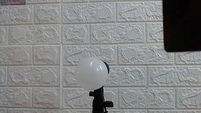 nei girl online show from March 2026 12:01:01 PM