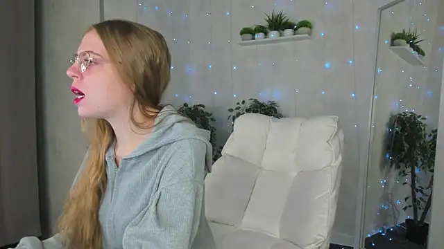 Joann Shermann online show from October 2025 01:17:01 AM