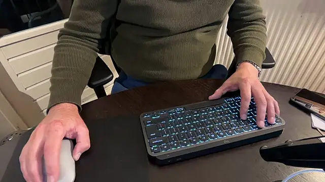 Snapshot of MaxiDimi chatting on October 2025 09:59:01 PM MaxiDimi online show from October 2025 09:59:01 PM