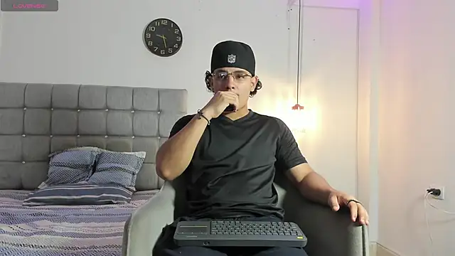 samxx muscle online show from October 2025 02:43:02 PM