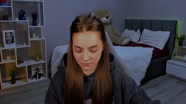 MelanieAlves online show from November 2025 06:09:02 PM