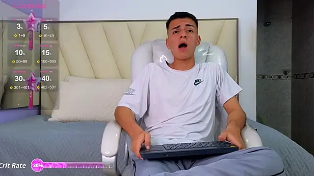 Snapshot of Hotboy21_ chatting on September 2025 03:50:02 AM Hotboy21 online show from September 2025 03:50:02 AM