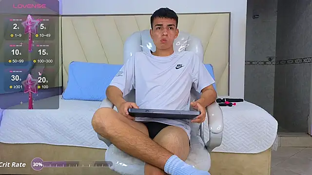 Hotboy21  online show from November 2025 03:39:01 AM