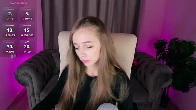 Amy Waynee online show from October 2025 06:03:01 PM