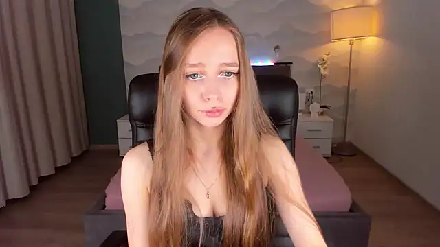 Amy Waynee online show from October 2025 06:18:02 PM