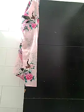 Snapshot of Yuli_Mars chatting on November 2025 04:07:02 PM Yuli Mars online show from November 2025 04:07:02 PM