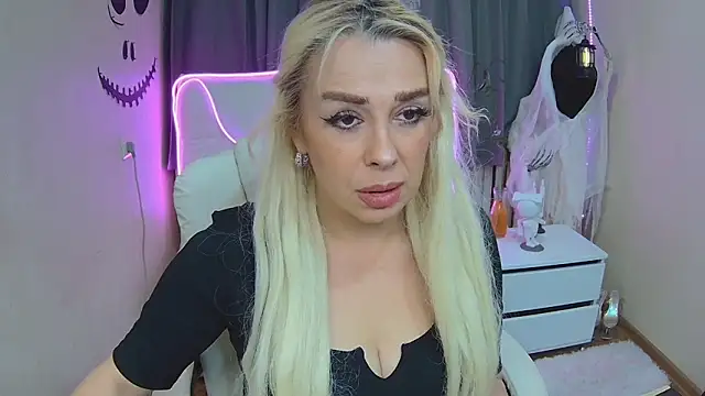 Snapshot of KatrinaCharm chatting on October 2025 12:15:02 PM KatrinaCharm online show from October 2025 12:15:02 PM