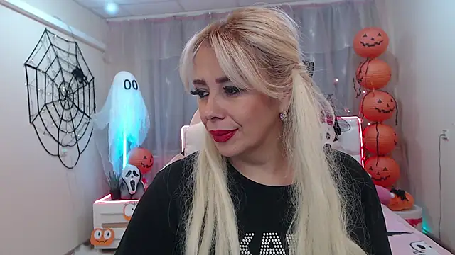 Snapshot of KatrinaCharm chatting on October 2025 12:16:02 PM KatrinaCharm online show from October 2025 12:16:02 PM