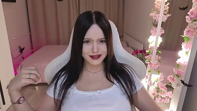 Betty  Davvis online show from November 2025 01:34:02 PM