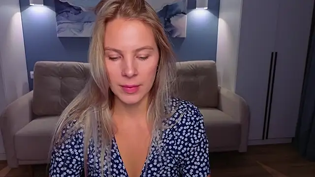 Snapshot of MelanieBennett chatting on October 2025 06:10:02 AM MelanieBennett online show from October 2025 06:10:02 AM