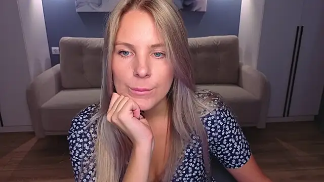 Snapshot of MelanieBennett chatting on October 2025 01:12:02 PM MelanieBennett online show from October 2025 01:12:02 PM