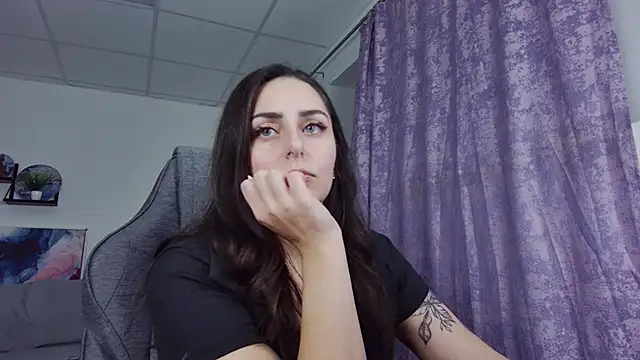 ValeriiMills online show from November 2025 02:28:02 PM