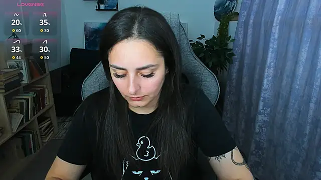 Snapshot of ValeriiMills chatting on May 2026 10:27:02 PM ValeriiMills online show from May 2026 10:27:02 PM