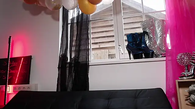 siswett online show from March 2025 02:08:01 PM