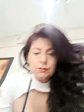 lunadicty online show from April 2026 08:25:02 PM