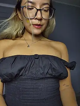 Pretty roxxyy online show from February 2026 12:25:01 AM