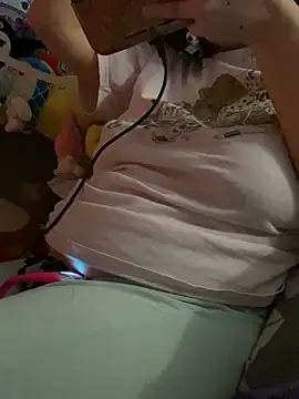 w3tkittty online show from February 2026 06:42:02 AM