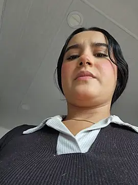 Snapshot of Rosa_Warreen_ chatting on October 2025 04:35:02 PM Rosa Warreen online show from October 2025 04:35:02 PM