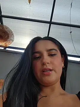 Snapshot of Rosa_Warreen_ chatting on November 2025 01:35:02 PM Rosa Warreen online show from November 2025 01:35:02 PM