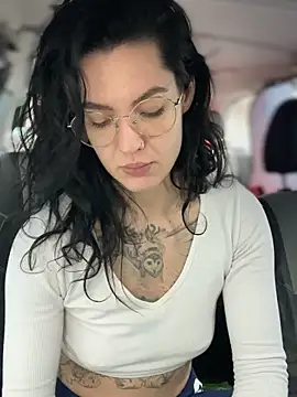 MeekyRich online show from October 2025 03:48:02 AM