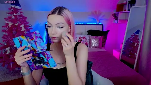 LinaLirian online show from December 2025 01:40:02 PM