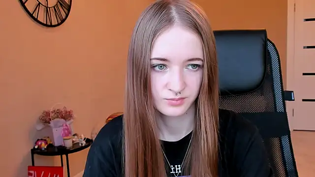 KateKayer online show from October 2025 09:31:01 AM