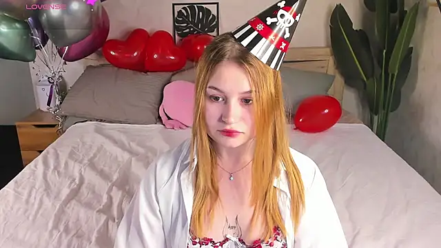 Christine Wallker online show from September 2025 01:05:01 AM
