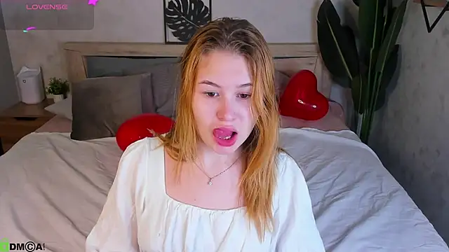 Christine Wallker online show from September 2025 12:22:02 AM