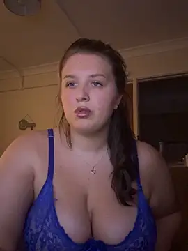 CutieCurvyGirlxo online show from February 2026 10:41:01 PM