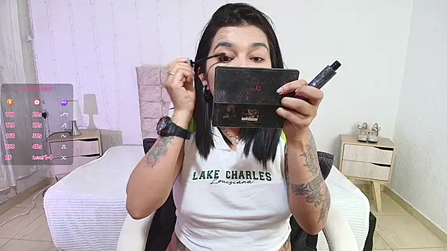 Snapshot of mia_traveluxe chatting on October 2025 02:37:02 AM mia traveluxe online show from October 2025 02:37:02 AM