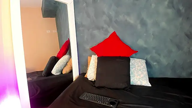 GingerMoon  online show from November 2025 07:03:01 PM