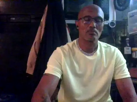 Snapshot of badboy2u2025 chatting on May 2026 11:42:01 PM badboy2u2025 online show from May 2026 11:42:01 PM
