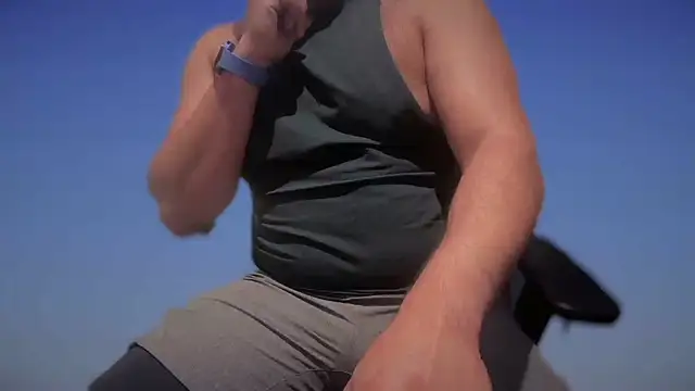 CloudyMuscleBeefy online show from October 2025 03:57:02 PM