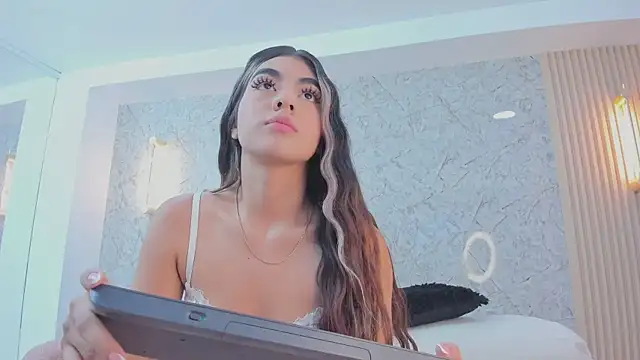 Snapshot of Antonella_west chatting on September 2025 09:59:02 PM Antonella west online show from September 2025 09:59:02 PM