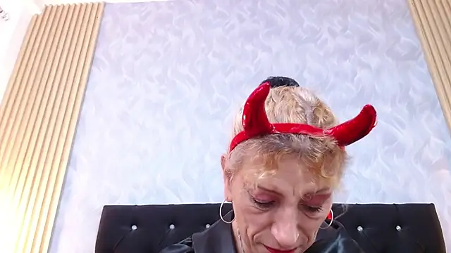 Snapshot of xandrinakarzon chatting on October 2025 01:56:02 PM xandrinakarzon online show from October 2025 01:56:02 PM