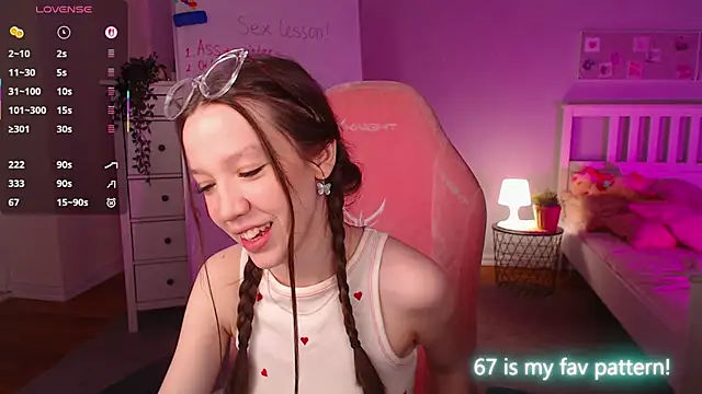 Shriya Sarann online show from November 2025 02:06:02 PM