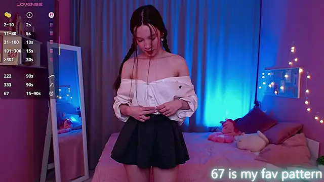 Shriya Sarann online show from February 2026 02:07:01 PM