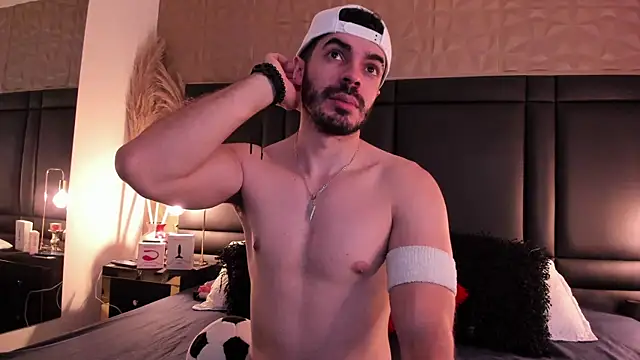 AxelThompson  online show from November 2025 11:21:02 AM