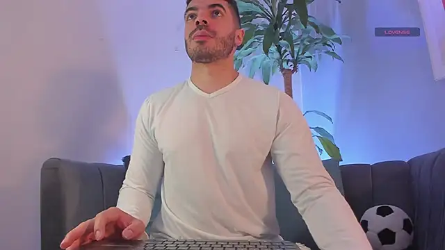 AxelThompson  online show from January 2026 12:00:01 PM