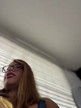 sara calderon online show from December 2025 01:29:01 PM