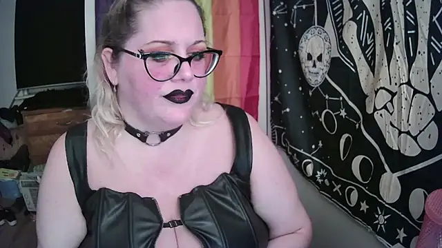 Snapshot of Kinky_Witch chatting on September 2025 01:27:02 AM Kinky Witch online show from September 2025 01:27:02 AM