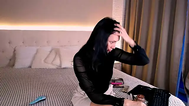 MonikaBelachi online show from November 2025 04:50:02 AM