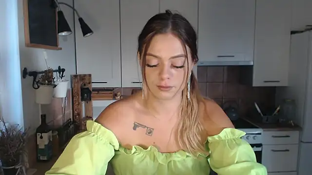 Snapshot of BuffyxLUST chatting on October 2025 07:15:01 AM BuffyxLUST online show from October 2025 07:15:01 AM