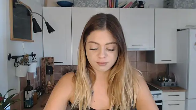 Snapshot of BuffyxLUST chatting on October 2025 09:21:01 AM BuffyxLUST online show from October 2025 09:21:01 AM